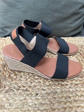 Tommy Bahama Black Elastic Strap Wedge Sandals with Tan Footbed